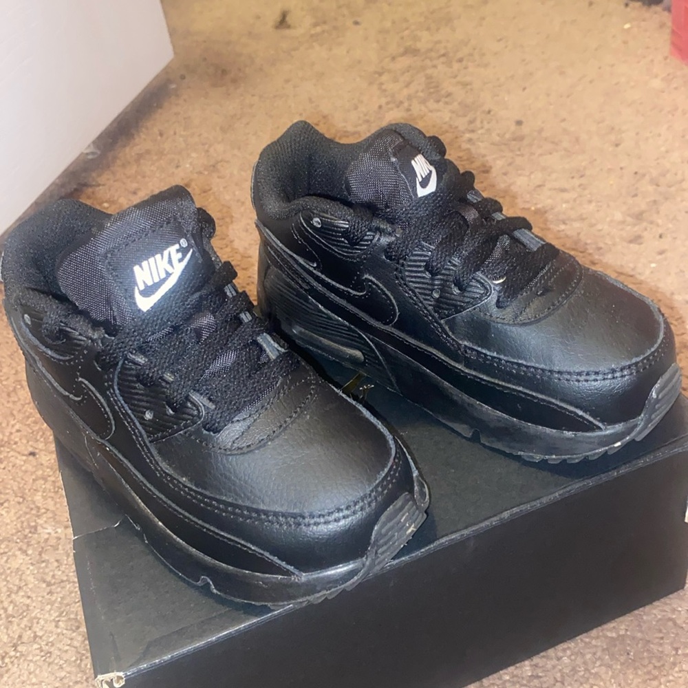 Toddler Nike Air Max sneakers. Unisex.